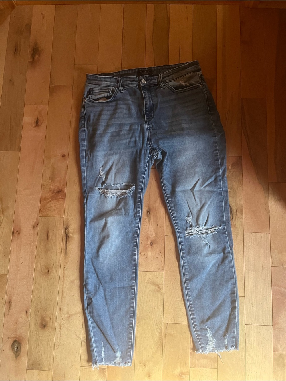 Judy Blues Distressed Jeans Size 13/31